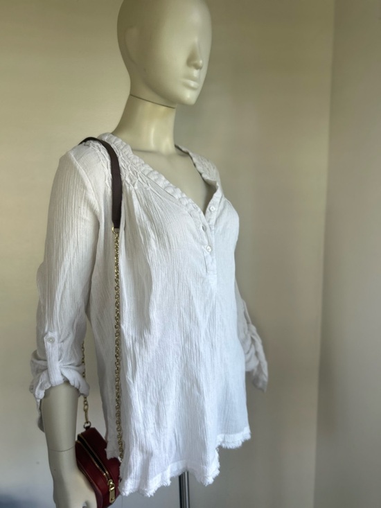 Tops - Mandolin l White Gauze V-Neck Button Front Women’s Top